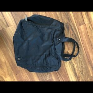 Lululemon bring it om tote